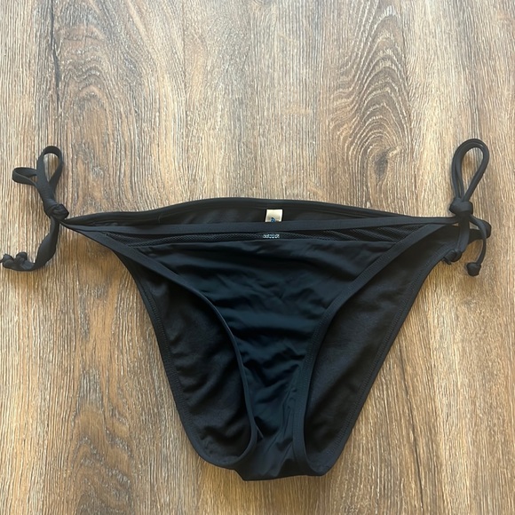 La Vie En Rose bikini bottom solid black with mesh detail - Picture 1 of 7